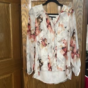 Super cute blouse, you could wear with almost anything.